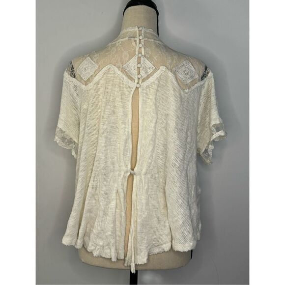 Free People Cape May cream Lace detail open button back blouse size M - Picture 2 of 3